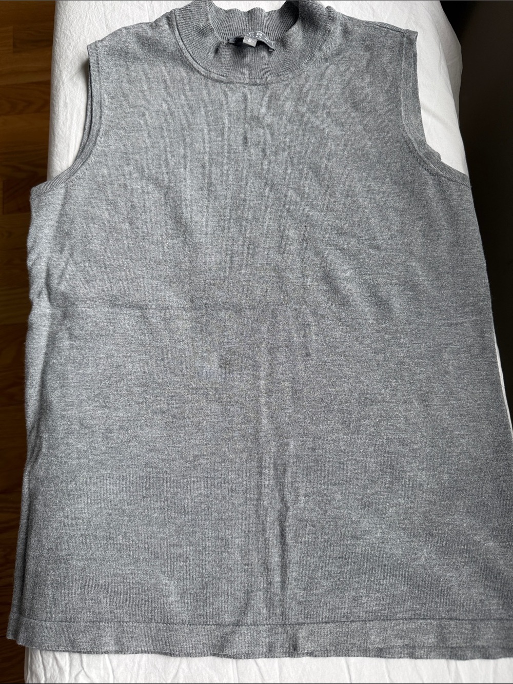 Laura sleeveless turtleneck